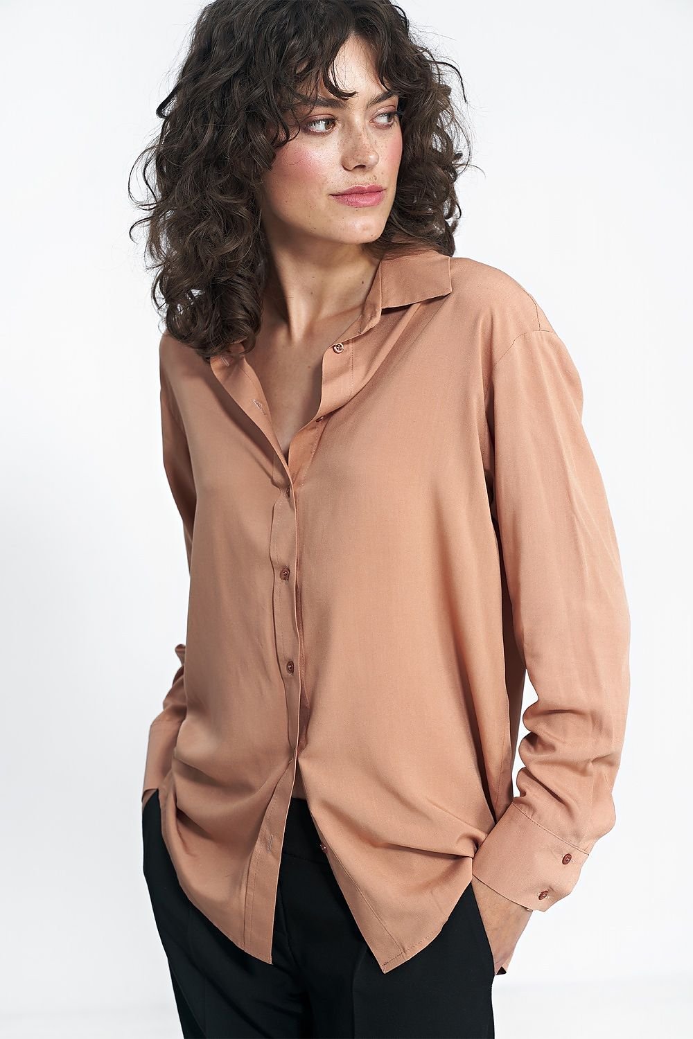 Long sleeve shirt model 184603 Nife - ELEMODA